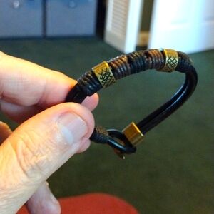 Women's leather bracelet